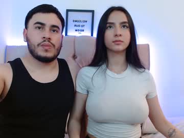 couple Live Sex Cams with moonbrunettee