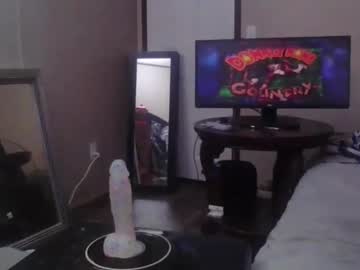 couple Live Sex Cams with p3tit3queen93