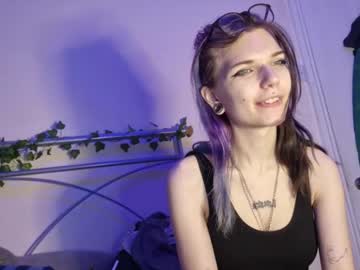 girl Live Sex Cams with lizzyylovesick
