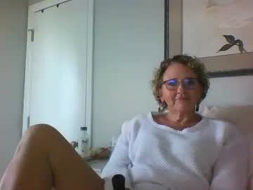 girl Live Sex Cams with momnxtdoor