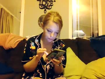 couple Live Sex Cams with fall_flowers