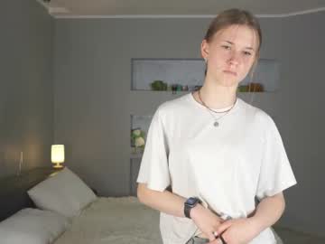 girl Live Sex Cams with bananini_anallove